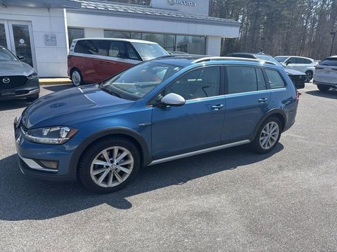 Used 2019 Volkswagen Golf Alltrack SE AWD/4WD image 2