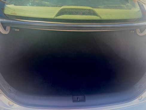 Used 2017 Honda Accord EX image 9