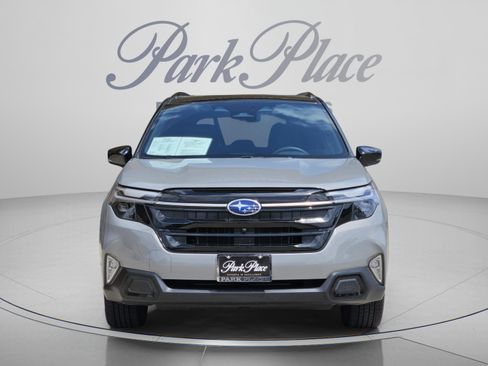 Used 2025 Subaru Forester Touring AWD/4WD image 9
