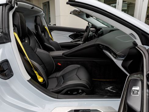 Used 2023 Chevrolet Corvette Z06 w/ Z07 Performance Package image 22