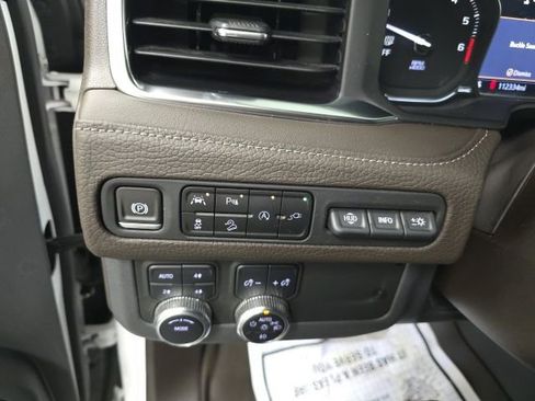 Used 2021 GMC Yukon XL Denali image 29