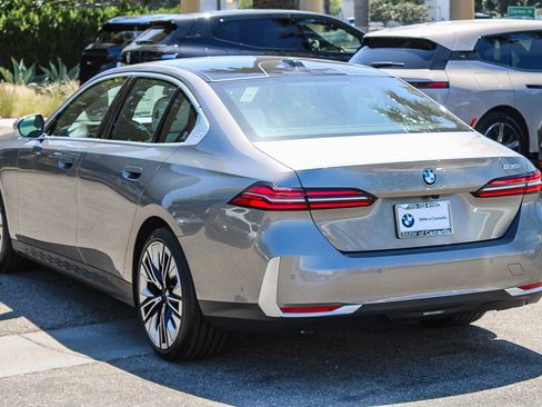 New 2026 BMW 530i w/ Executive Package RWD image 4