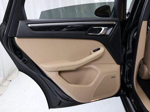 Used 2021 Porsche Macan image 27