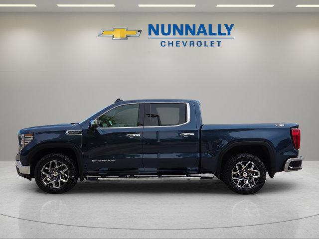Used 2022 GMC Sierra 1500 SLT w/ SLT Premium Plus Package AWD/4WD image 2
