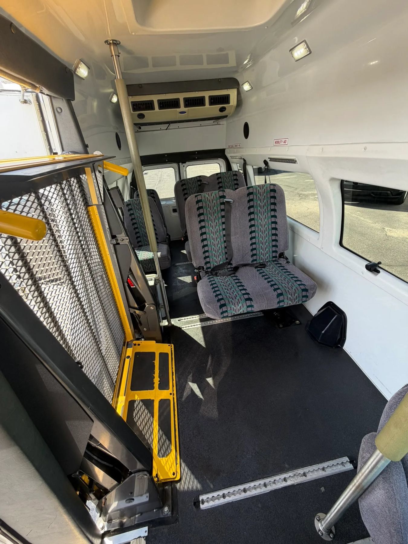 Used 2011 Ford E-350 and Econoline 350 Extended Super Duty RWD image 18