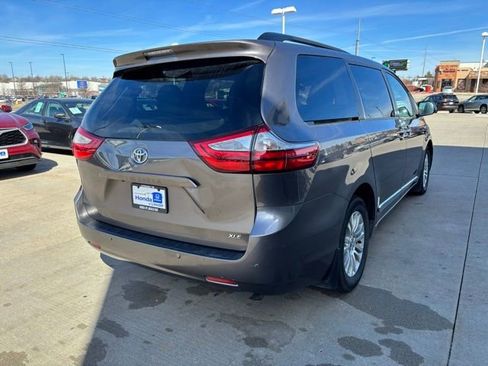 Used 2016 Toyota Sienna XLE w/ XLE Navigation Package image 5