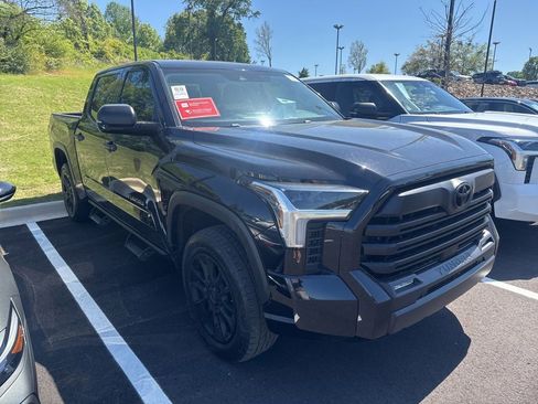 Used 2023 Toyota Tundra SR5 w/ SR5 Convenience Package AWD/4WD image 1