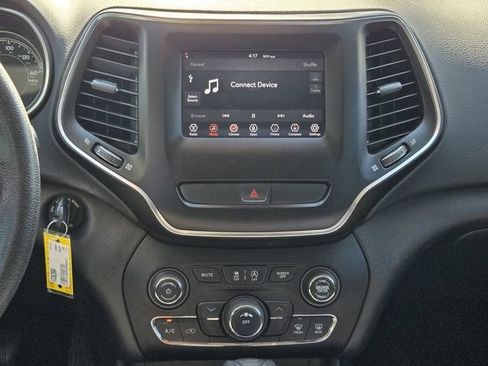 Used 2019 Jeep Cherokee Latitude w/ Popular Appearance Group FWD image 17