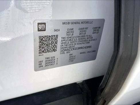 Used 2024 Chevrolet Suburban LT image 14