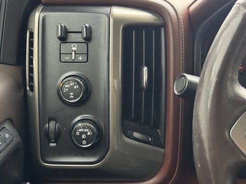 Used 2015 Chevrolet Silverado 1500 High Country w/ High Country Premium Package AWD/4WD image 20