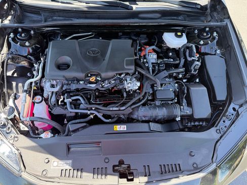 Used 2025 Toyota Camry SE FWD image 32