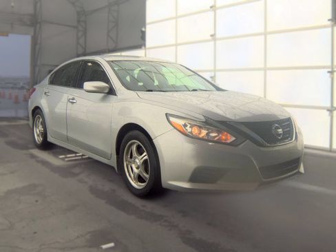 Used 2018 Nissan Altima 2.5 S w/ S Convenience Package FWD image 4