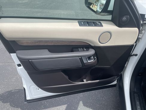 Used 2017 Land Rover Discovery HSE AWD/4WD image 11