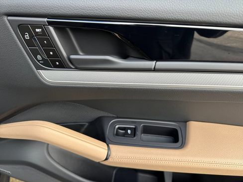 Certified 2025 Porsche Cayenne image 20