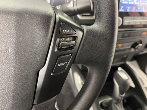 Used 2024 Nissan Frontier SV image 22