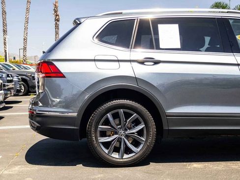 Used 2022 Volkswagen Tiguan SE w/ Panoramic Sunroof Package AWD/4WD image 10