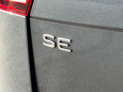 Used 2023 Volkswagen Tiguan SE image 15