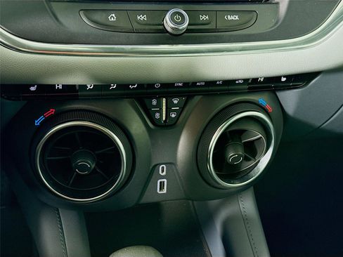 Used 2022 Chevrolet Blazer LT image 10