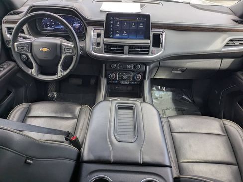 Used 2024 Chevrolet Suburban Premier AWD/4WD image 4
