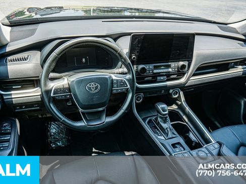 Used 2024 Toyota Grand Highlander AWD image 31