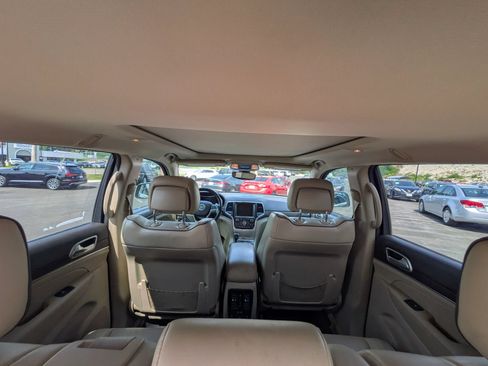 Used 2017 Jeep Grand Cherokee Overland AWD/4WD image 36