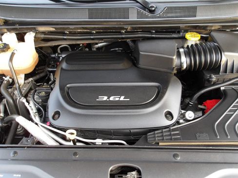 Used 2018 Chrysler Pacifica Limited w/ Tire & Wheel Group image 35