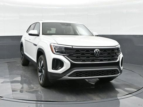 New 2026 Volkswagen Atlas Cross Sport SE FWD image 2