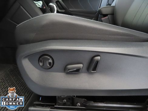 Certified 2024 Volkswagen Tiguan SE R-Line image 13