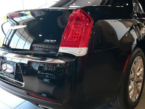 Used 2023 Chrysler 300 Touring AWD/4WD image 11