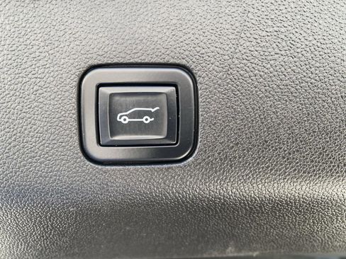 Used 2023 Chevrolet Tahoe Premier image 16