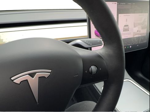 Used 2025 Tesla Model Y Long Range AWD/4WD image 39