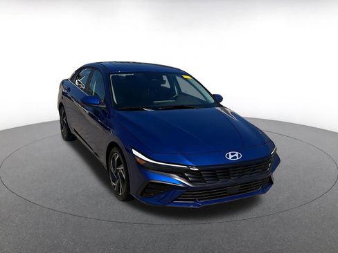 Used 2025 Hyundai Elantra SEL FWD image 1