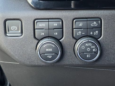 Used 2024 Chevrolet Silverado 2500 High Country w/ Technology Package AWD/4WD image 14