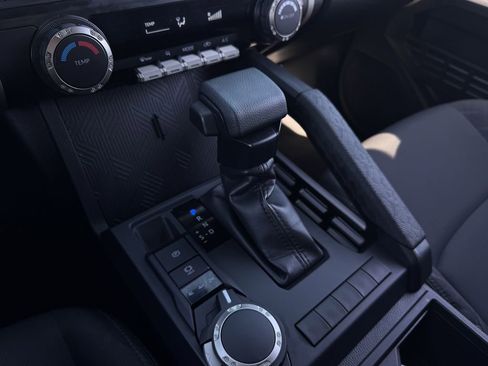 Used 2025 Toyota Tacoma SR image 19