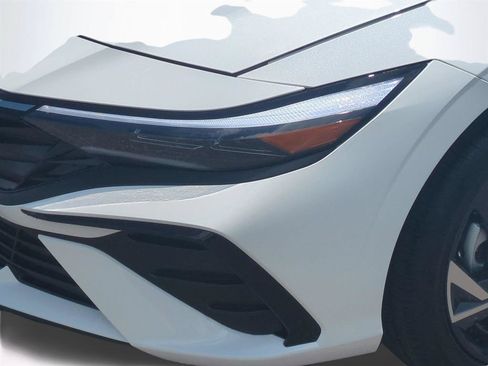 New 2026 Hyundai Elantra Limited FWD image 10