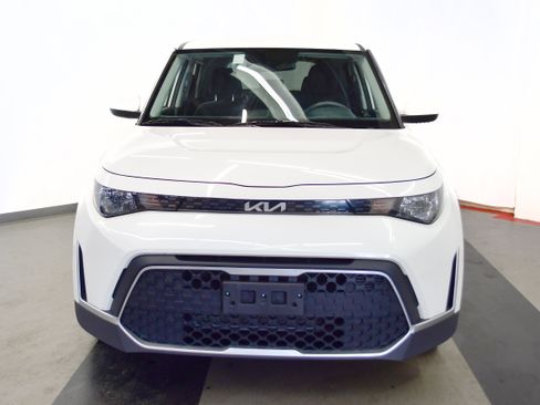 Used 2025 Kia Soul LX w/ LX Technology Package FWD image 3