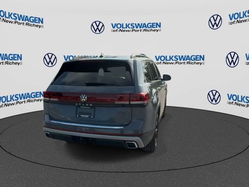 Used 2024 Volkswagen Atlas Peak Edition SEL AWD/4WD image 7