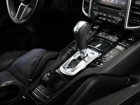 Used 2017 Porsche Cayenne image 21
