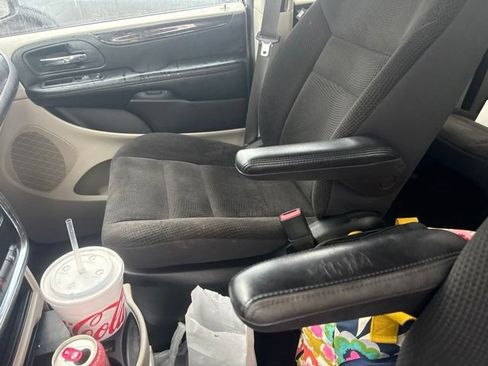 Used 2018 Dodge Grand Caravan SE FWD image 28