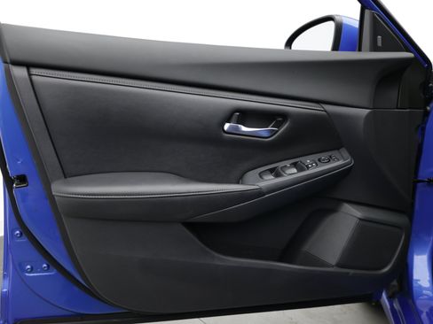 Used 2021 Nissan Sentra SV FWD image 12