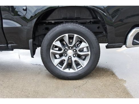 Used 2025 Chevrolet Silverado 1500 LT w/ LPO, Dark Essentials Package RWD image 29