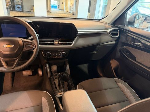 Used 2025 Chevrolet TrailBlazer LT FWD image 34
