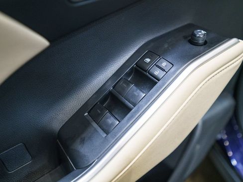 Used 2023 Toyota Highlander XLE AWD/4WD image 20