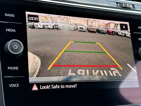 Used 2022 Volkswagen Tiguan SE image 22