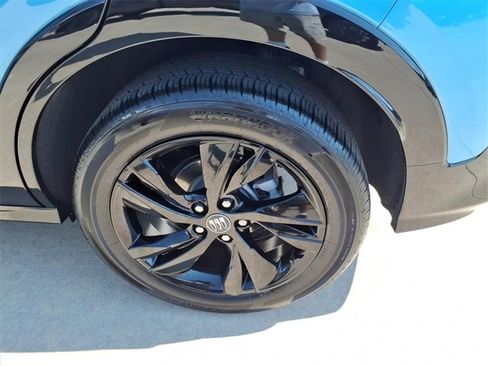 Used 2025 Buick Encore GX Sport Touring image 18