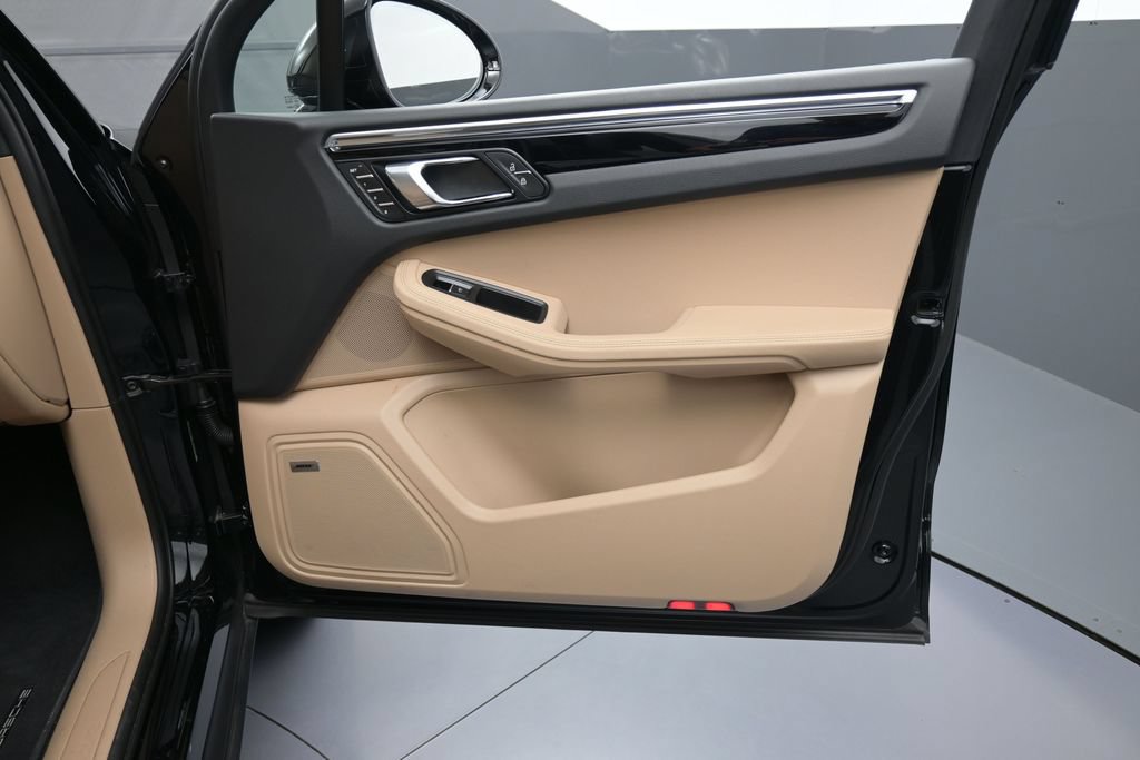 Certified 2026 Porsche Macan AWD/4WD image 28