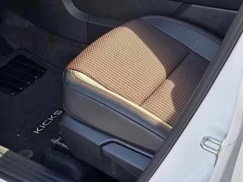 Used 2025 Nissan Kicks SR image 19