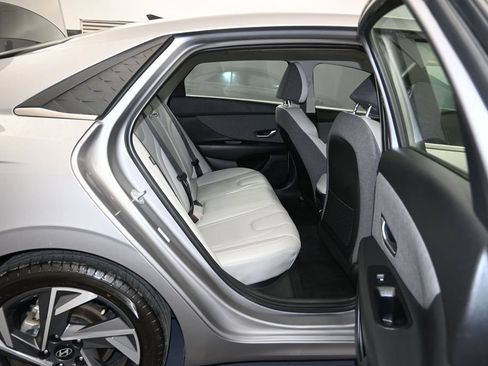 Used 2025 Hyundai Elantra Limited FWD image 28