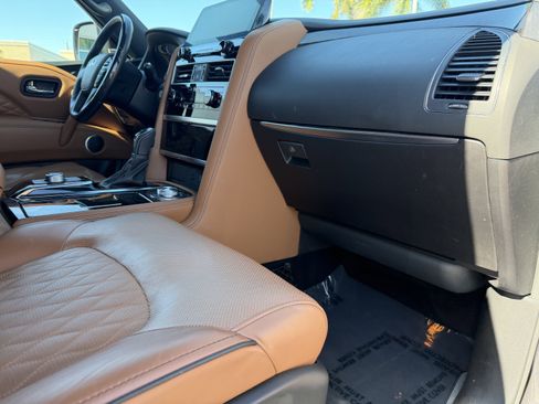 Used 2024 INFINITI QX80 Sensory image 11