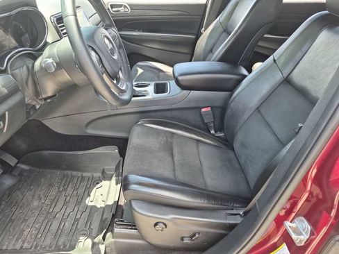 Used 2019 Jeep Grand Cherokee Altitude AWD/4WD image 11